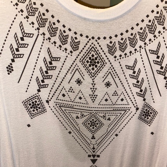 Wet Seal Tribal Print White Tee With Low Cut Back - Picture 4 of 4